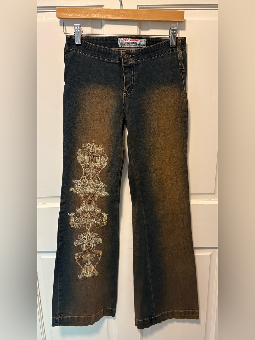 Sweet November Y2K embroidered flare low rise bout cut denim jeans size 4 s